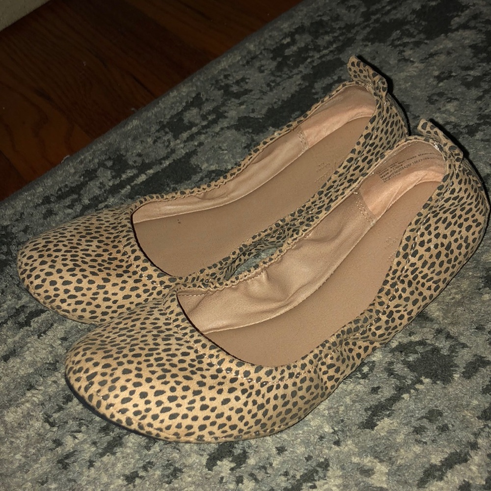 Universal Thread Cheetah Flats - Picture 2 of 2